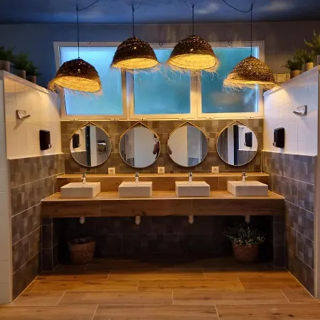 Camping Ξενοδοχείο *