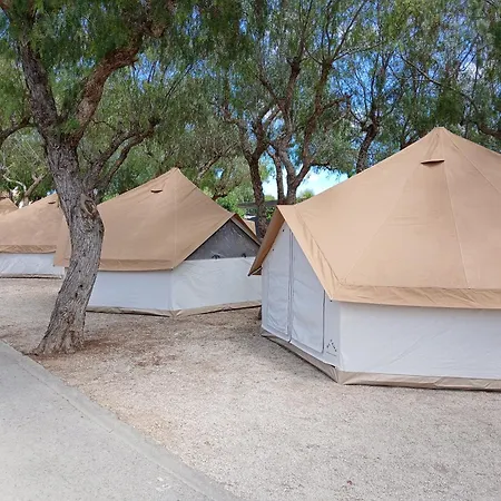 Wecamp * Γιαβέα